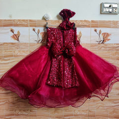 Maroon bow tail