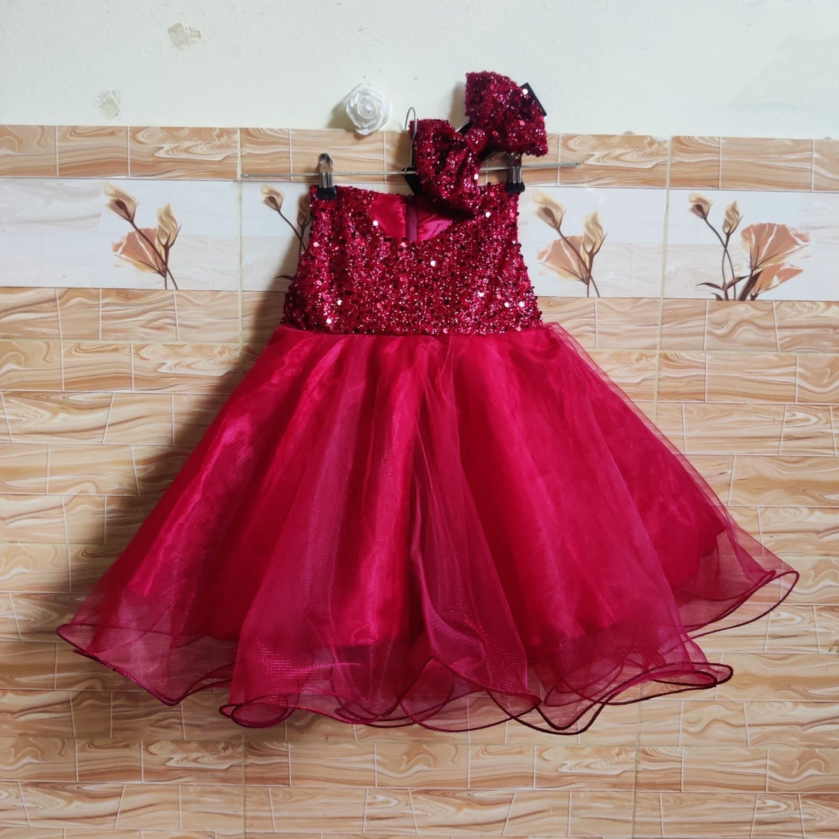 Maroon bow tail