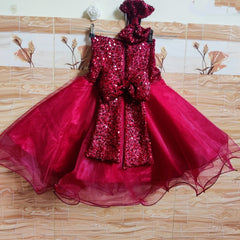 Maroon bow tail